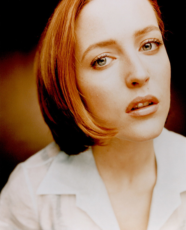 Агент Скали снялась в образе леди-вамп