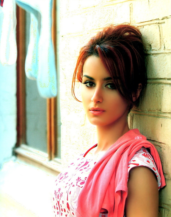 Канделаки: к дому Гурченко люди несут цветы