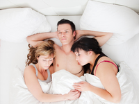 Секс втроем - стоит ли пробовать?