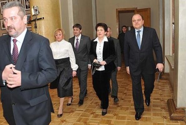 Первая леди страны следит за модой