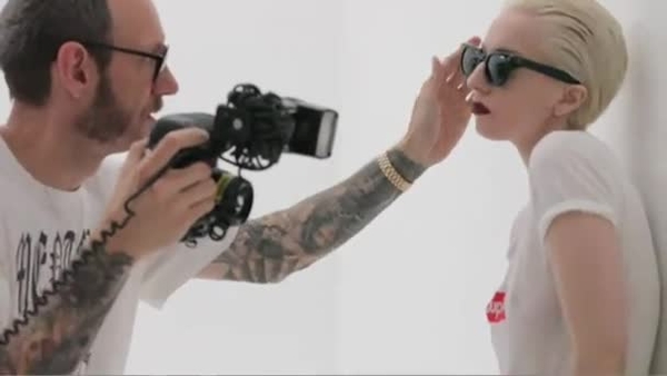 Lady Gaga в драйвовой и сексуальной фотосессии для бренда Supreme