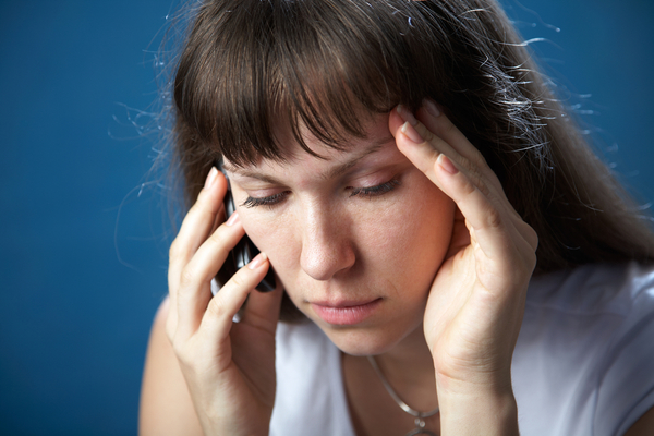 У женщин постоянный стресс из-за телефона