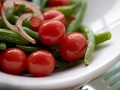 Салат из стручковой фасоли с помидорами-черри