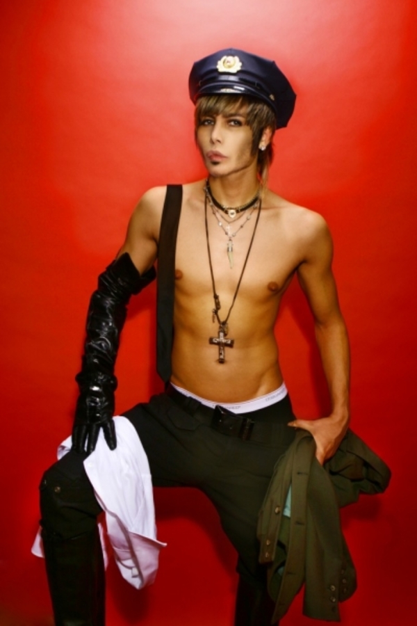 Сергей Зверев снимает новый скандальный клип