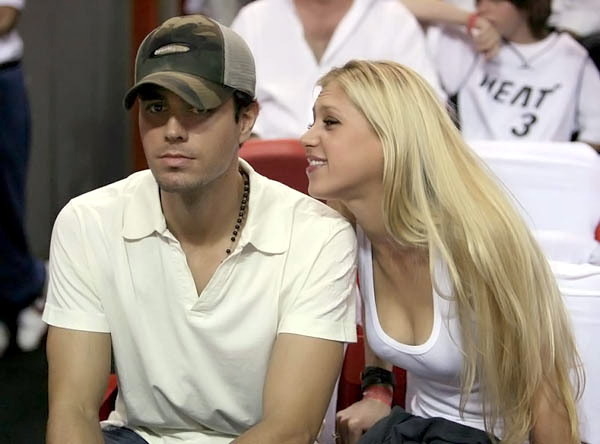 Энрике Иглесиас женат на российской теннисистке