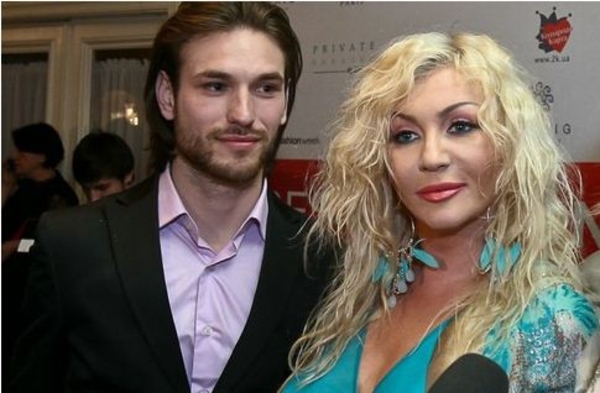 Билык ходит на светские мероприятия с парнем из эскорта