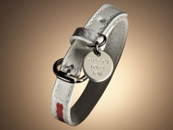 Бренд Gucci выпустил браслет в поддержку Японии