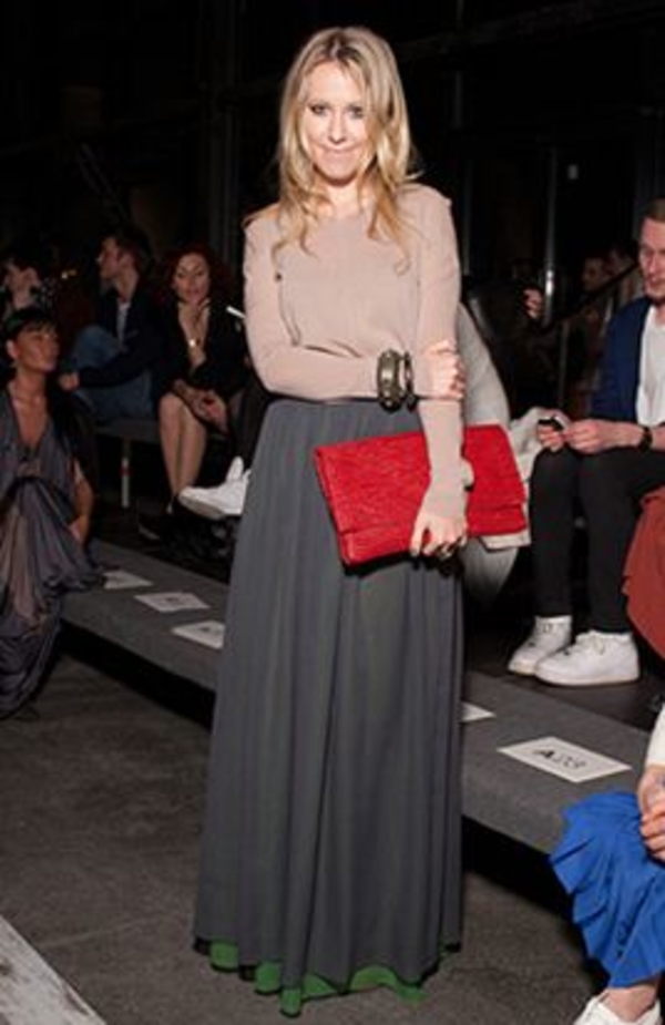 Карина Ошроева и  Ксении Собчак в одинаковых юбках