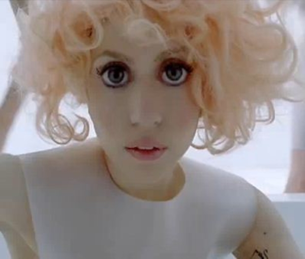 Как сделать макияж  Lady Gaga в клипе Bad Romance