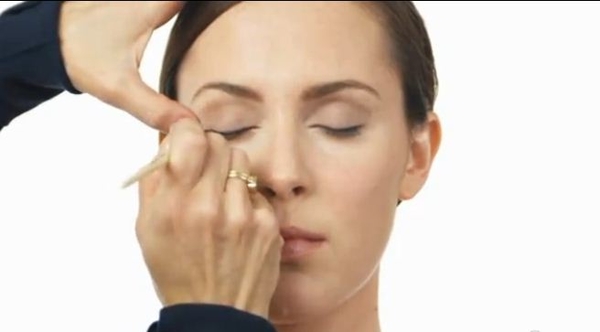 Легкий макияж от Bobbi Brown: 10 шагов красоты