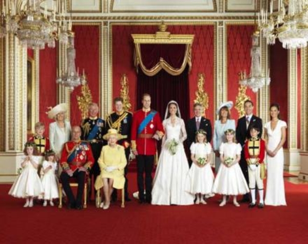 На королевских свадебных фото есть червяк