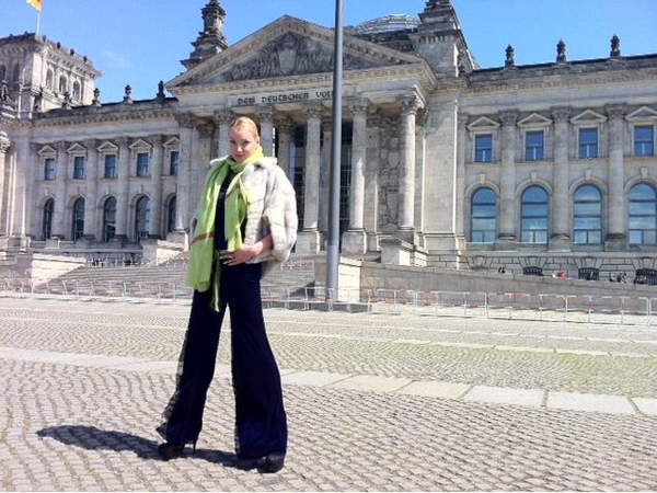 Немцы заставляли Анастасию Волочкову снять трусики