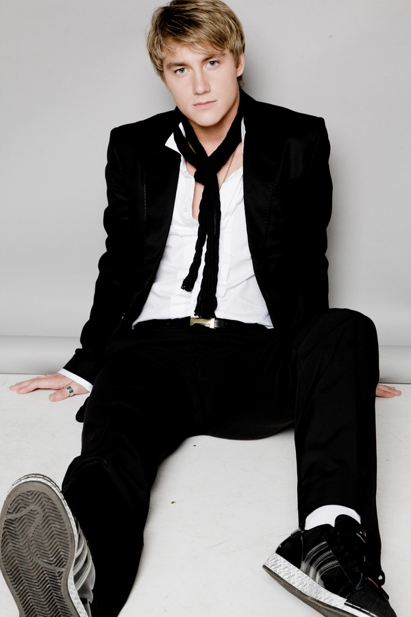 Алексей Воробьев разделся на пресс-конференции