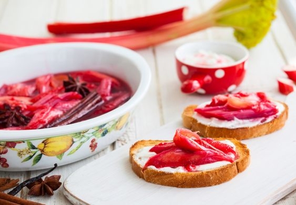 Весенние лакомства: Что приготовить из ревеня?