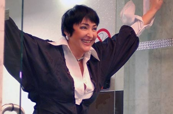 Лолита сверкнула трусиками