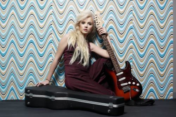 Выступление Мики Ньютон в финале Евровидения-2011