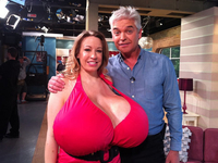 Порноактриса с самой большой грудью шокировала британцев