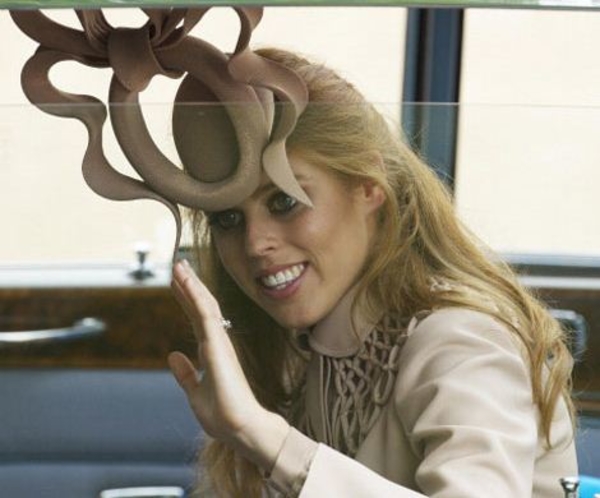 Шляпка принцессы Беатрис признана самой дорогой в мире