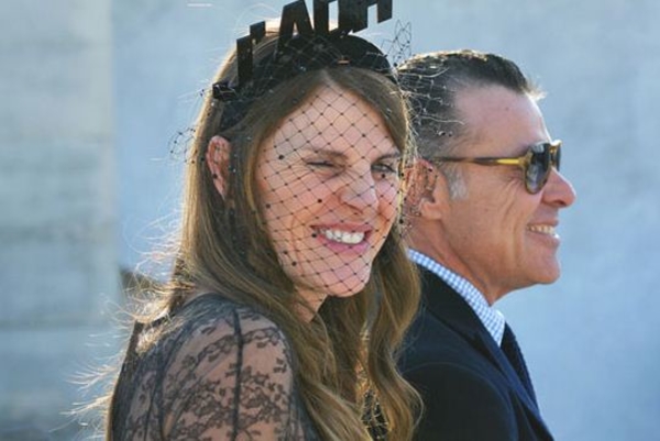 Фешн-редактор японского Vogue станцевала и прочитала рэп