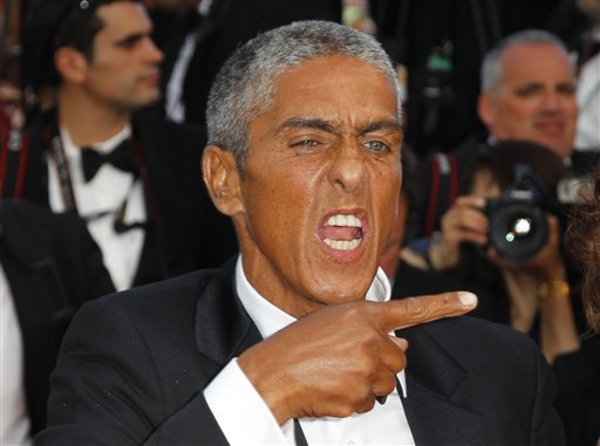 Звезда Такси показал голый зад в Каннах