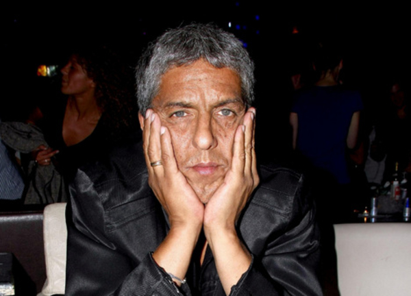 Звезда Такси показал голый зад в Каннах