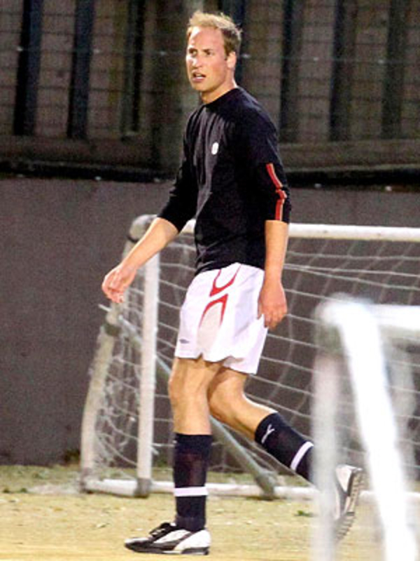 Принц Уильям гоняет на мощном байке