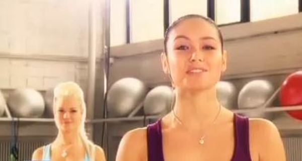 Подкачиваем внутренние мышцы бедер и попу