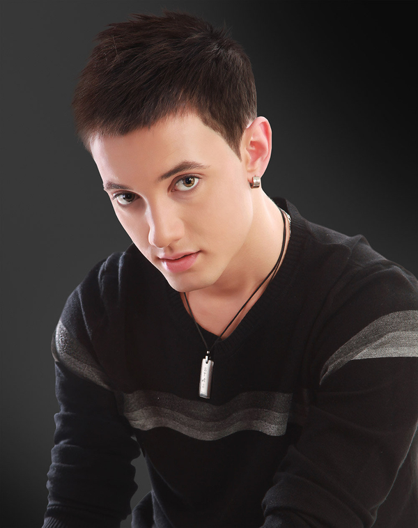 Стас Шуринс на шоу Танцы со звездами презентовал новую песню