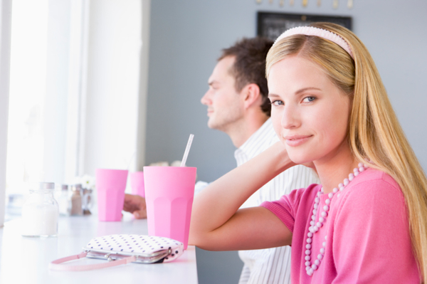 Позволять ли мужчине платить за тебя?