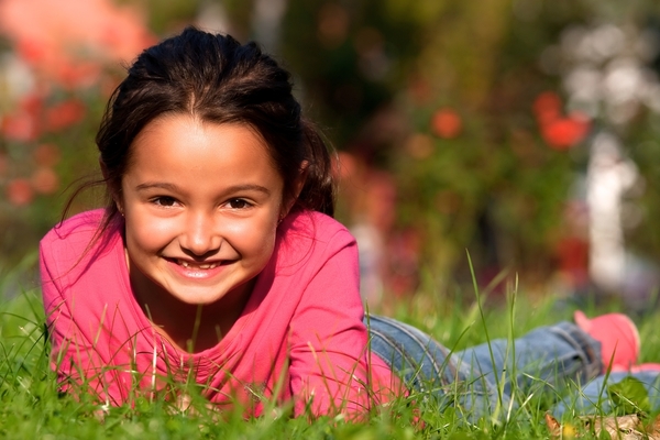 Прогулки на свежем воздухе защитят ребенка от близорукости