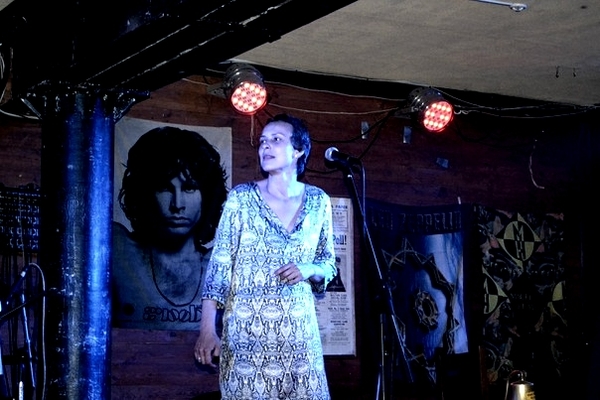 Чичерина: Девочка плачет. Девочки смеются