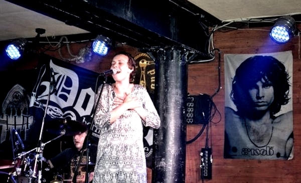 Чичерина: Девочка плачет. Девочки смеются