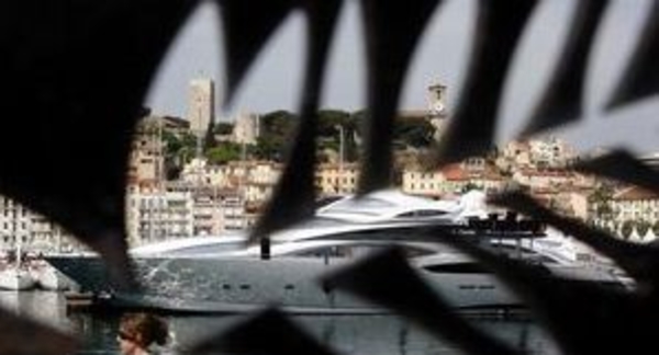 Корреспондент: Канны, шампанское, Йовович. Письмо из Франции