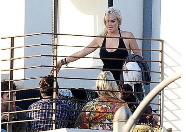 Линдси Лохан: домашний арест или домашний притон?