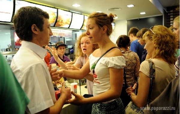 Звезда сериала Моя прекрасная няня устроила скандал в  ресторане