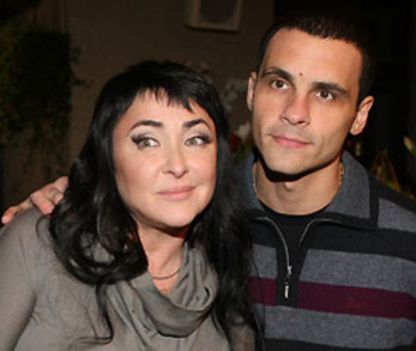 Лолита задумалась о разводе с молодым мужем