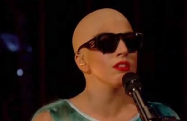 Lady Gaga побрилась налысо?