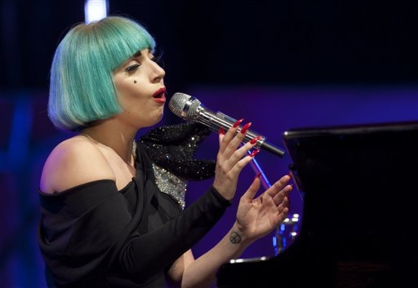 У Lady Gaga волосатые подмышки