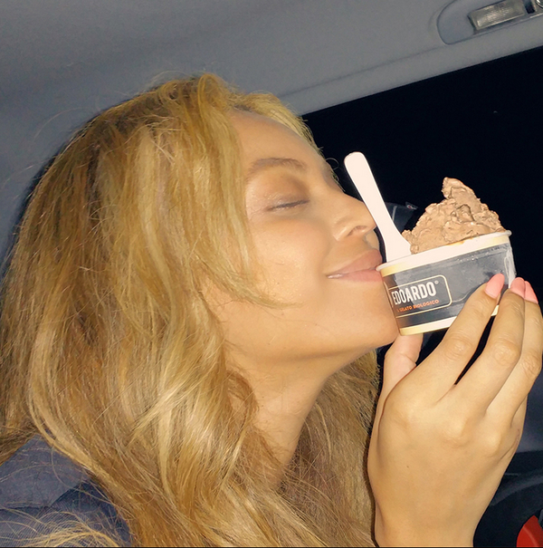 Всемирный день шоколада: ТОП-20 знаменитостей-сладкоежек