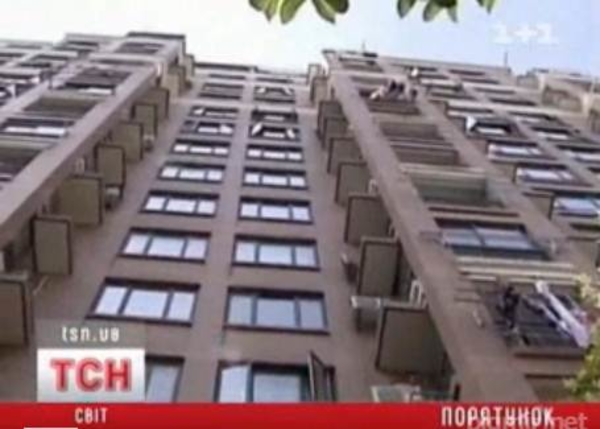 Ребенок выжил после падения с десятого этажа