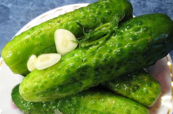 Малосольные огурцы - лучшая летняя закуска