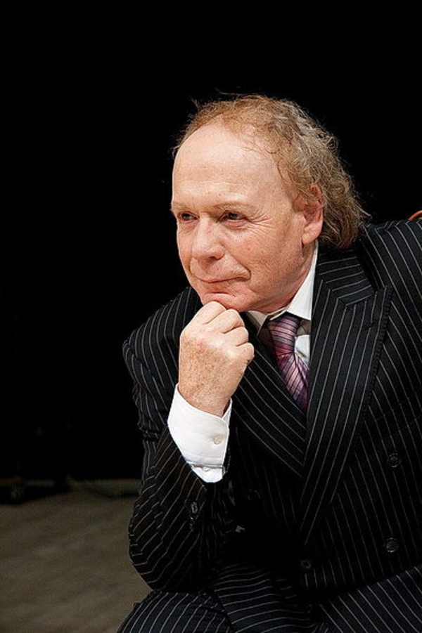 Телеведущий Эдвард Радзинский попал в страшное ДТП