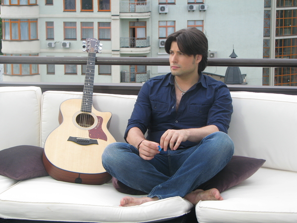 Певец Владимир Ткаченко презентовал свой дебютный видеоклип