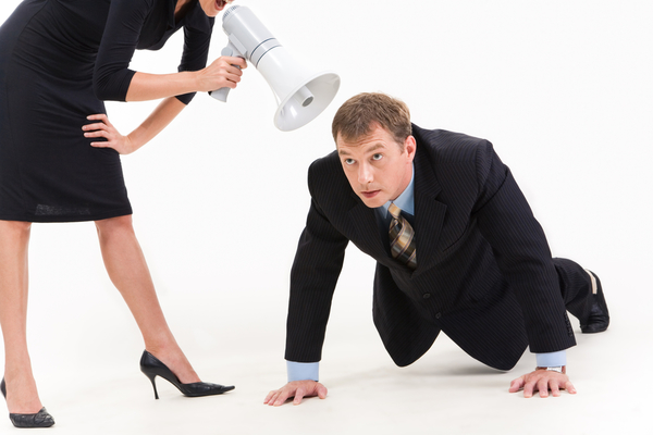 Зачем мы превращаем мужчин в подкаблучников