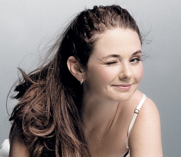 Экс-участница Тату сняла клип на кладбище