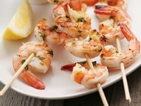 Креветки на гриле с травами