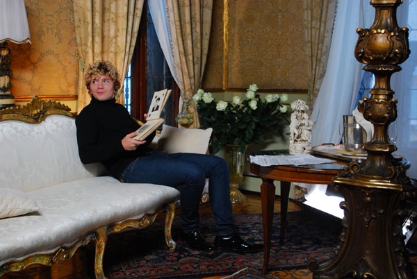 Александр Кривошапко презентует свой первый клип