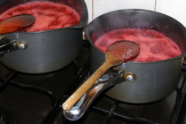 Сотейник: идеальная посуда для варенья