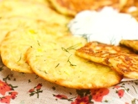 Кабачково-сырные оладьи, запеченные в духовке