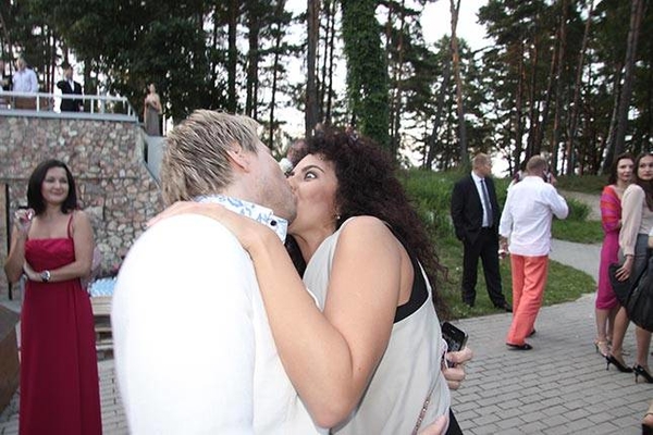 Николай Басков страстно поцеловал Настю Каменских